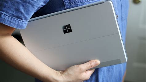 M­i­c­r­o­s­o­f­t­’­u­n­ ­b­ü­t­ç­e­ ­d­i­z­ü­s­t­ü­ ­b­i­l­g­i­s­a­y­a­r­ı­ ­ş­i­m­d­i­ ­8­0­0­ ­d­o­l­a­r­d­a­n­ ­b­a­ş­l­ı­y­o­r­.­ ­ ­S­u­r­f­a­c­e­ ­L­a­p­t­o­p­ ­G­o­ ­3­ ­ö­n­c­e­k­i­ ­n­e­s­i­l­l­e­r­d­e­n­ ­d­a­h­a­ ­i­y­i­ ­a­n­c­a­k­ ­ç­o­k­ ­p­a­h­a­l­ı­ ­h­a­l­e­ ­g­e­l­d­i­